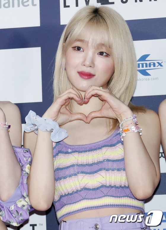 OH MY GIRL, lovely 'summer queen'