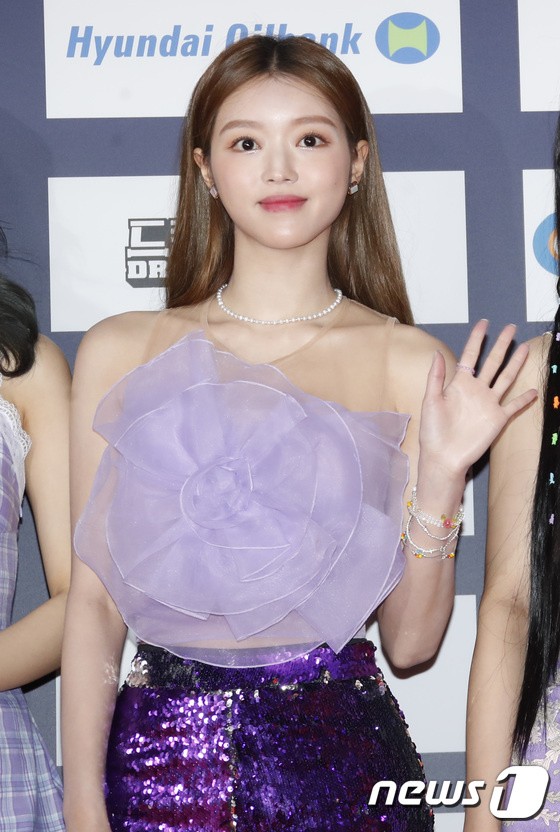 OH MY GIRL, lovely 'summer queen'