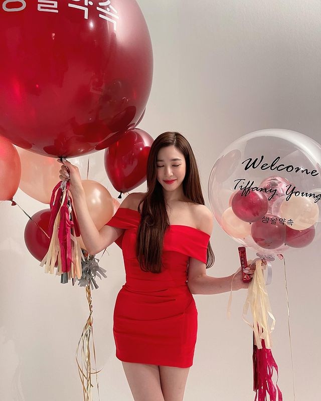 Girls' Generation Tiffany, seductive mini dress... sexy with off-the-shoulder