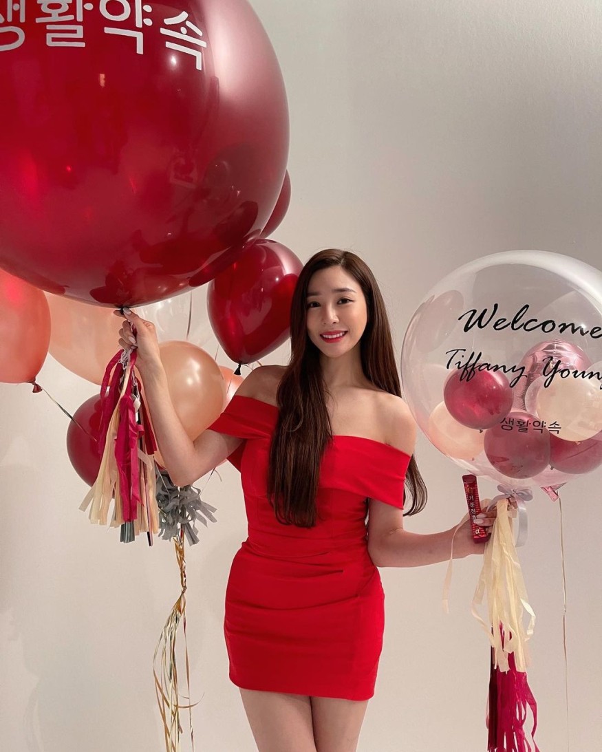 Girls' Generation Tiffany, seductive mini dress... sexy with off-the-shoulder