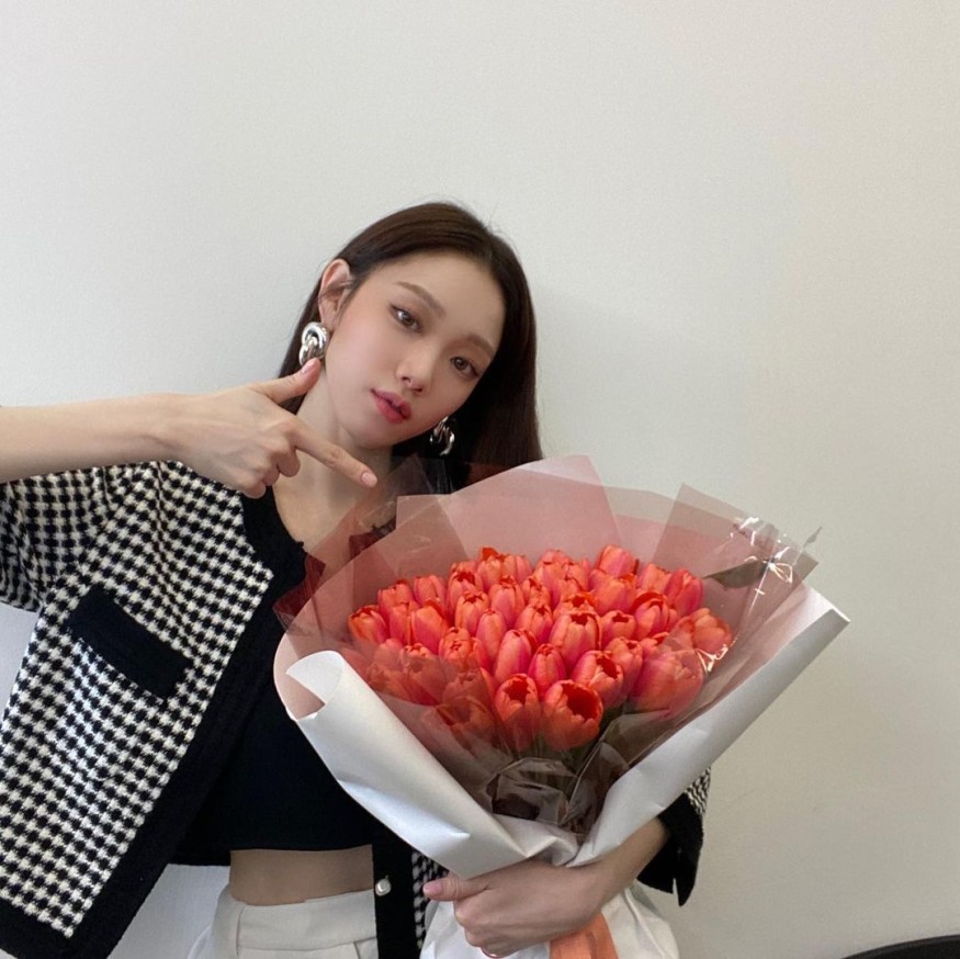 Lee sung kyung X Loco, collaboration worked... Duet song 'Love' topped the music charts