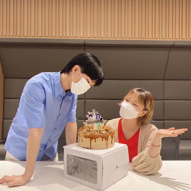 This combination of IU and AKMU is heartwarming