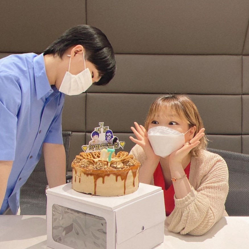 This combination of IU and AKMU is heartwarming
