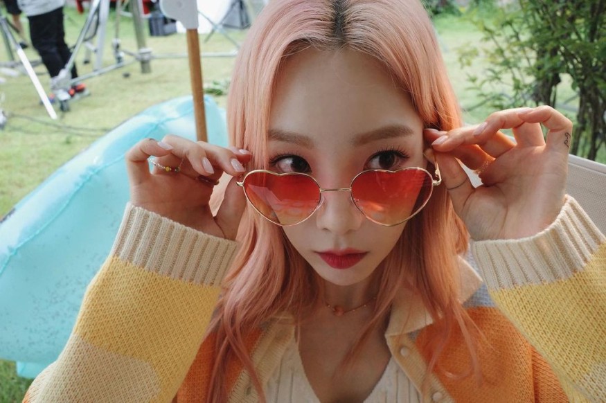 Taeyeon, heart sunglasses.. Super cool fairy visual