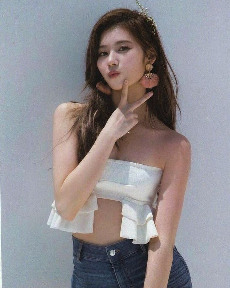 TWICE Sana, surprised by tattoos around her neck and eyes