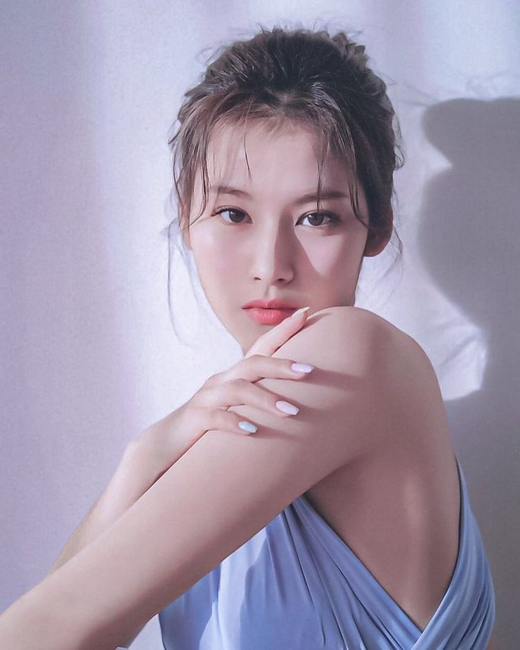 TWICE Sana, surprised by tattoos around her neck and eyes
