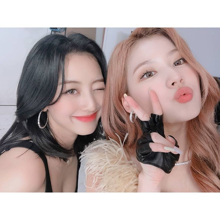 TWICE Sana, surprised by tattoos around her neck and eyes