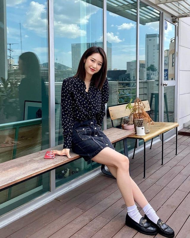 OH MY GIRL Jiho, proud of his cool legs... pure beauty