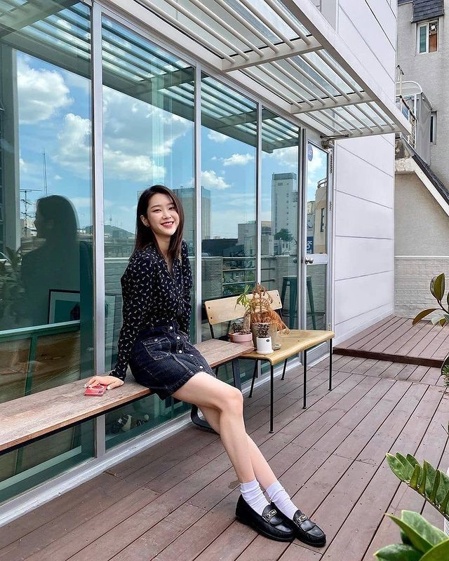OH MY GIRL Jiho, proud of his cool legs... pure beauty