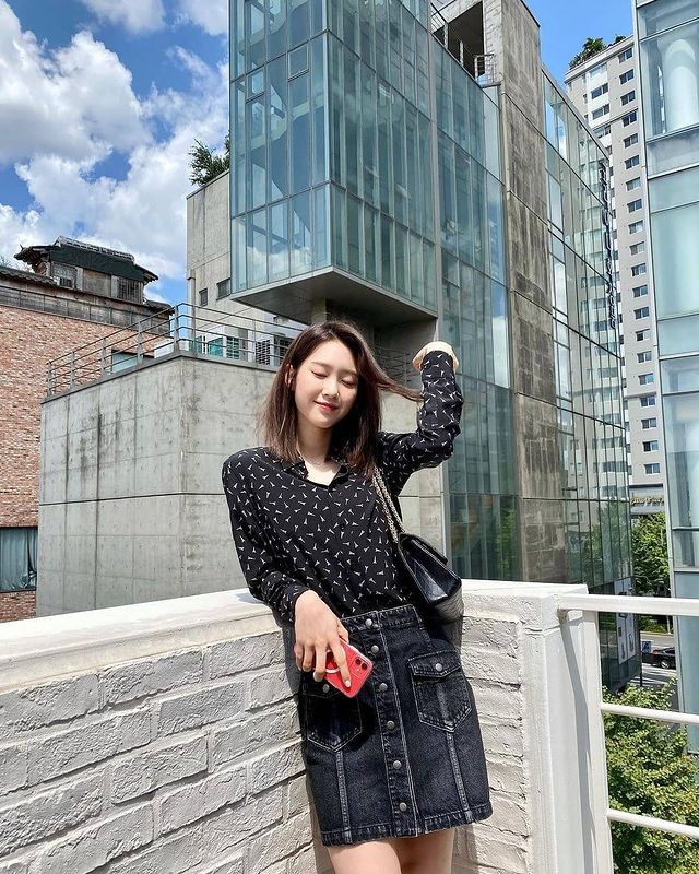 OH MY GIRL Jiho, proud of his cool legs... pure beauty