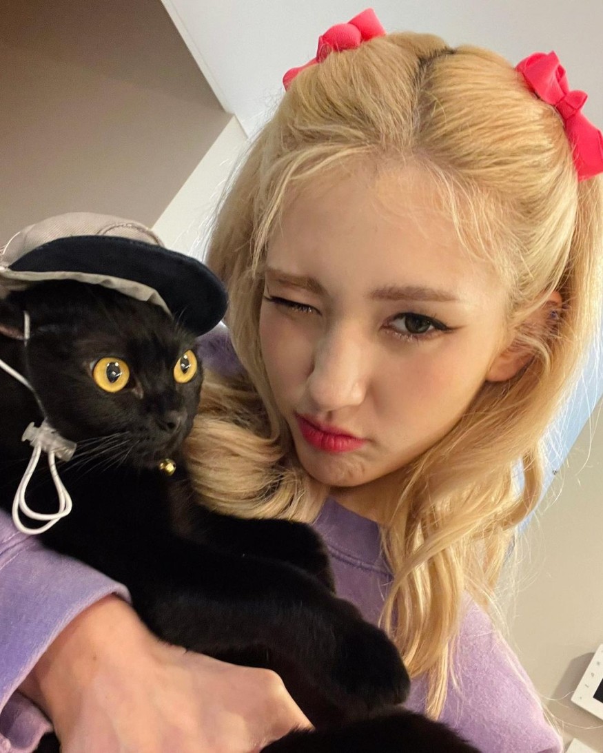 Jeon So-mi, with her hair in two ponytails... "Hamburger Break"