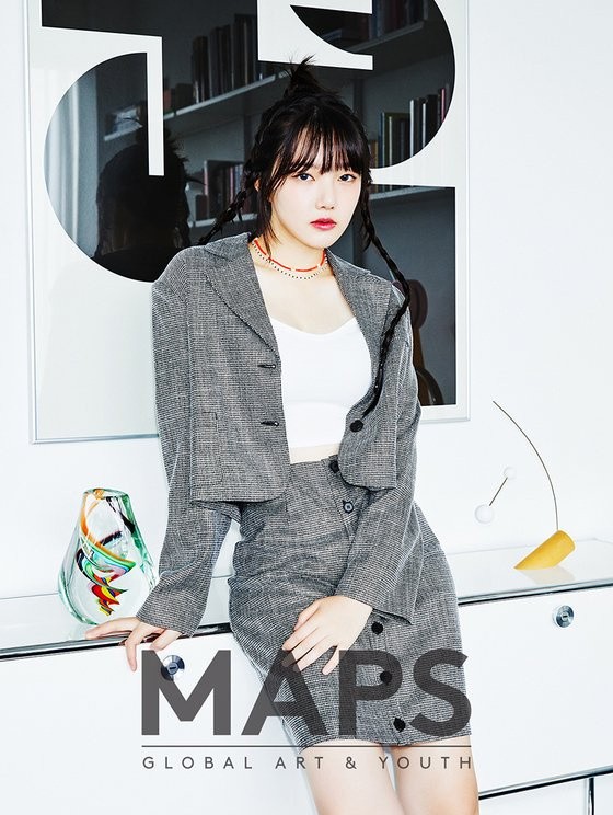 GFRIEND Ye-rin, the mood has changed... Wearing a sleeveless dress, a dazzling look