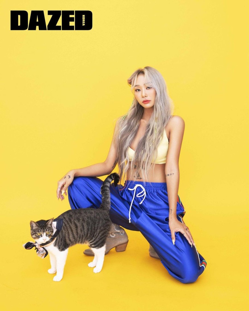 Sistar Hyolyn, exercising to maintain S-line.. Copper skin + firm body