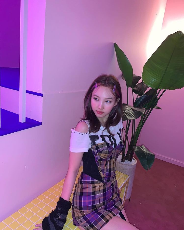 TWICE Nayeon, pink hair is pretty too