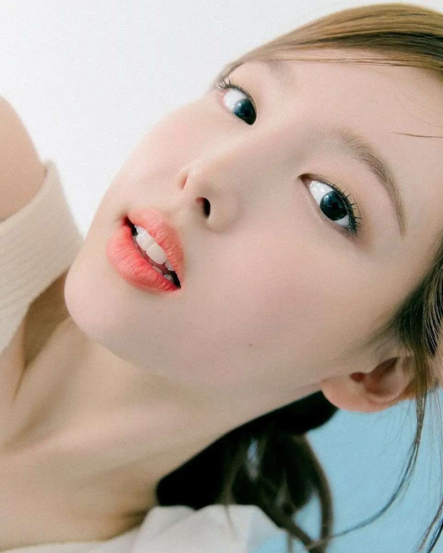 TWICE Nayeon, pink hair is pretty too