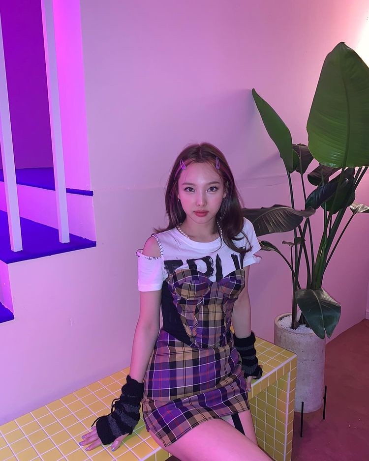 TWICE Nayeon, pink hair is pretty too