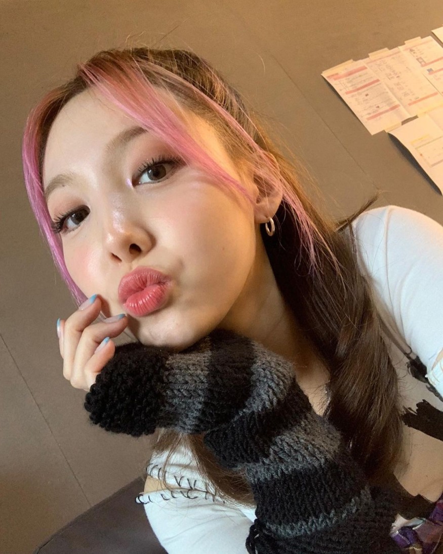 TWICE Nayeon, pink hair is pretty too