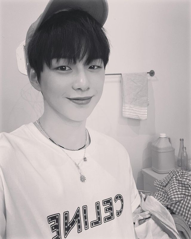 Kang Daniel, broad shoulders + warm smile... big dog that shakes women's hearts