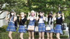 STAYC, happy on the way to work