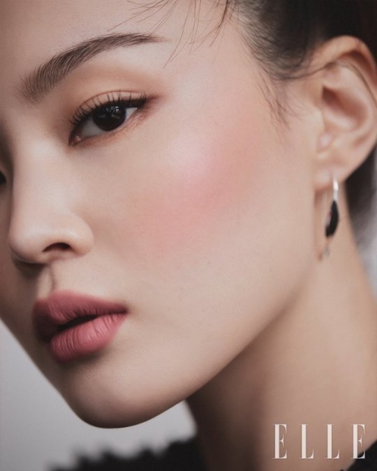 Lee Hi, red lipstick~