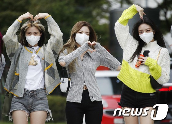 Spread of ITZY love virus