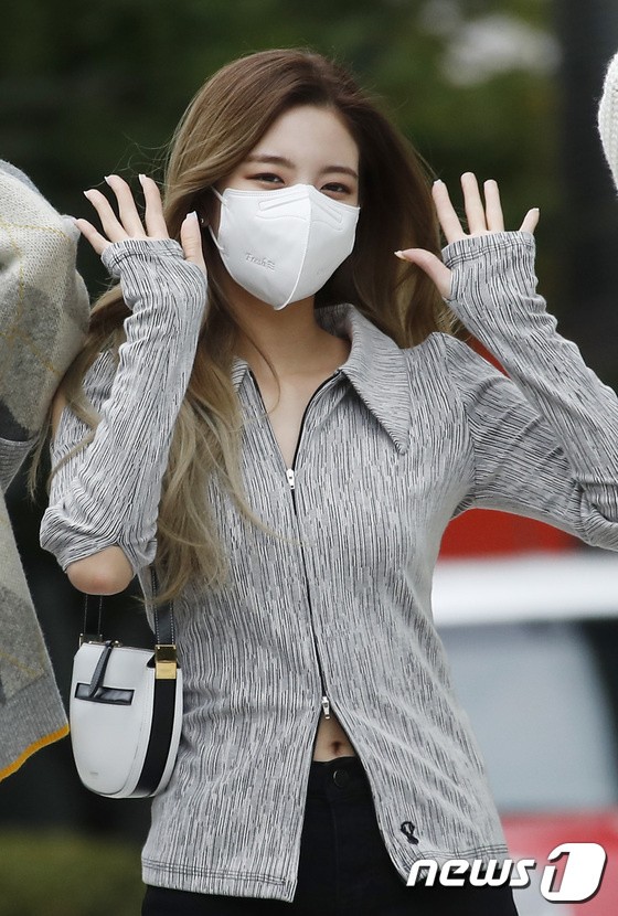 Spread of ITZY love virus