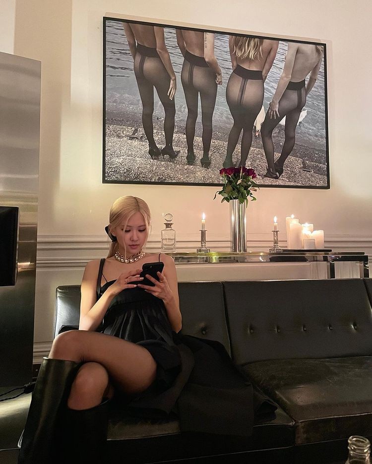 Rosé, with the background of the Eiffel Tower, a slender body…the existence is a luxury