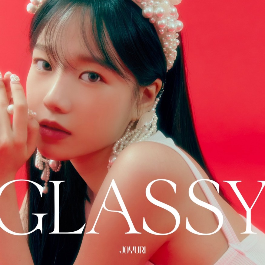 JO YURI, IZ*ONE take off 'Yuri-like'... "Role model = Kwon Jin-ah Baek Yerin"