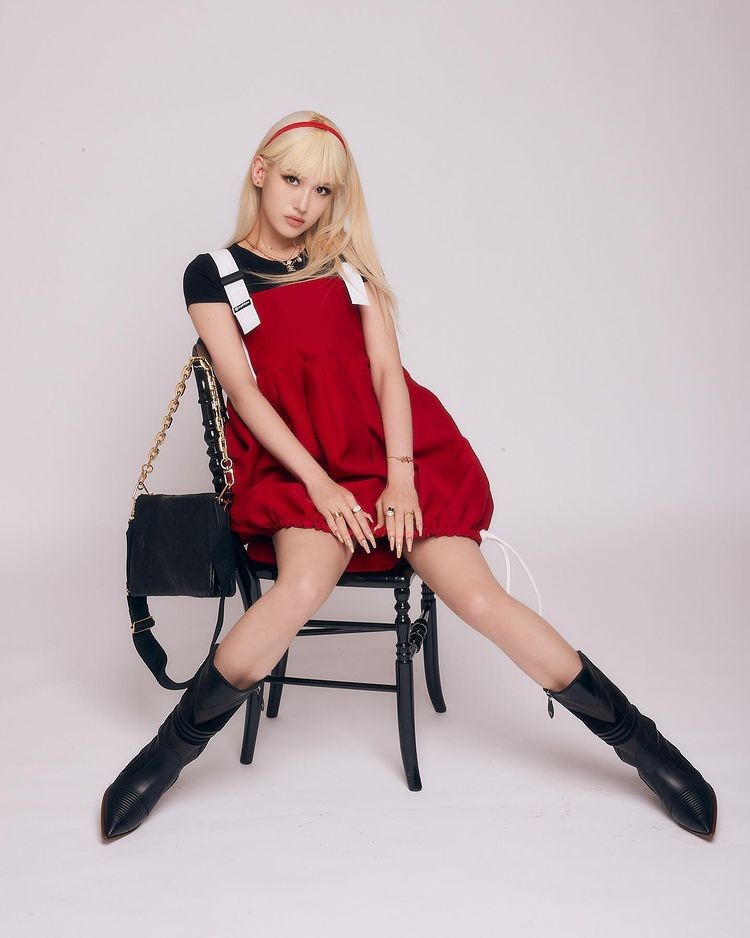 Jeon So-mi, I'm a person, I'm a doll. Liz renewed after blonde hair