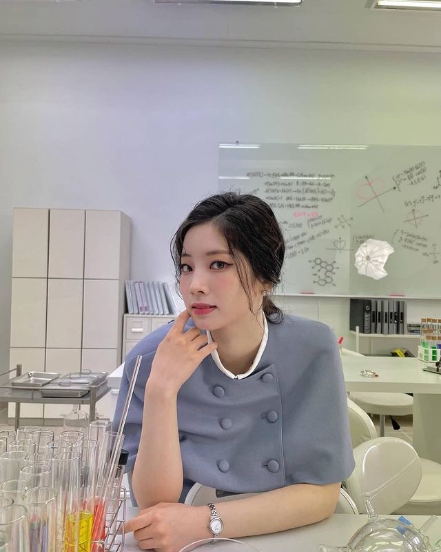 TWICE Dahyun, a fairy in a cape dress..Elegant loveliness