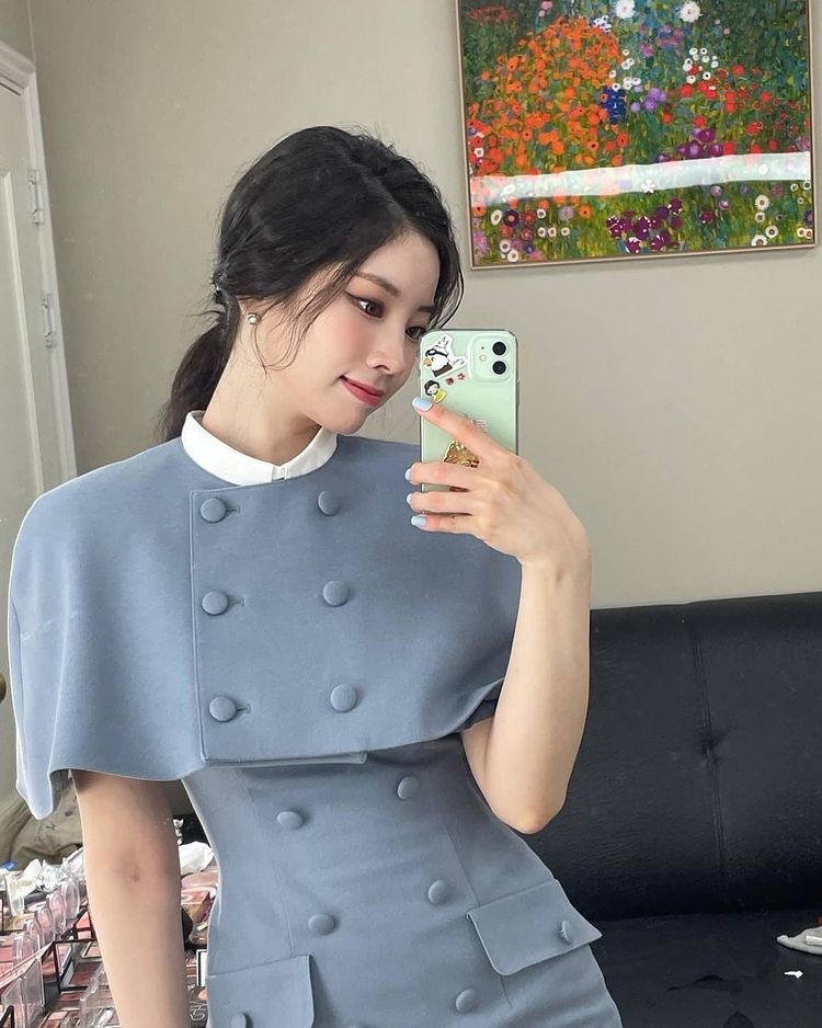 TWICE Dahyun, a fairy in a cape dress..Elegant loveliness