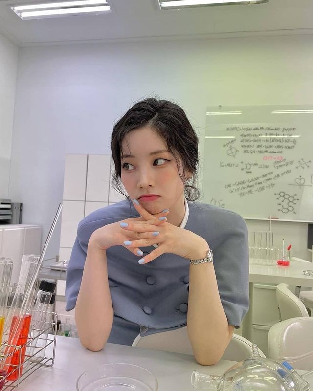 TWICE Dahyun, a fairy in a cape dress..Elegant loveliness