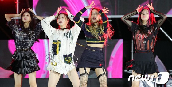 ITZY 'The charisma that dominates the stage'