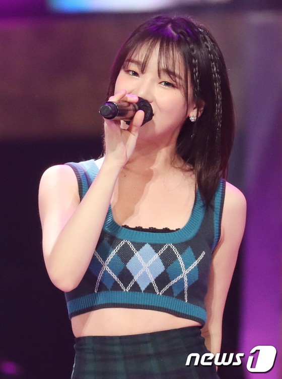 OH MY GIRL, the dazzling stage of fairies