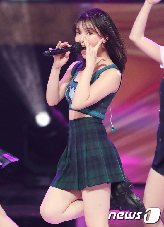 OH MY GIRL, the dazzling stage of fairies