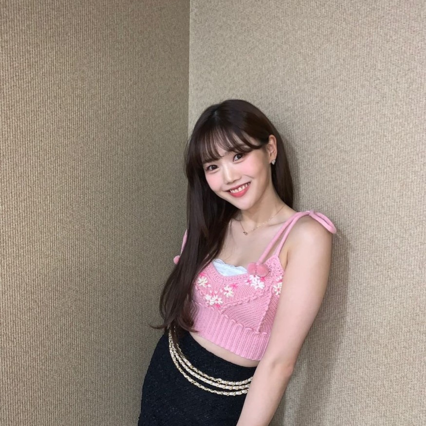 OH MY GIRL Hyojung, transformed into innocent long hair.. Pure manga female hero visual