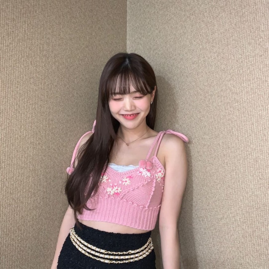OH MY GIRL Hyojung, transformed into innocent long hair.. Pure manga female hero visual