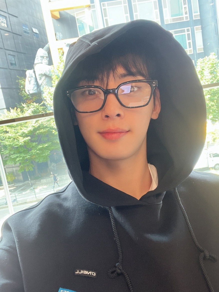 Cha Eun-woo, looks handsome even after cooking and cooking