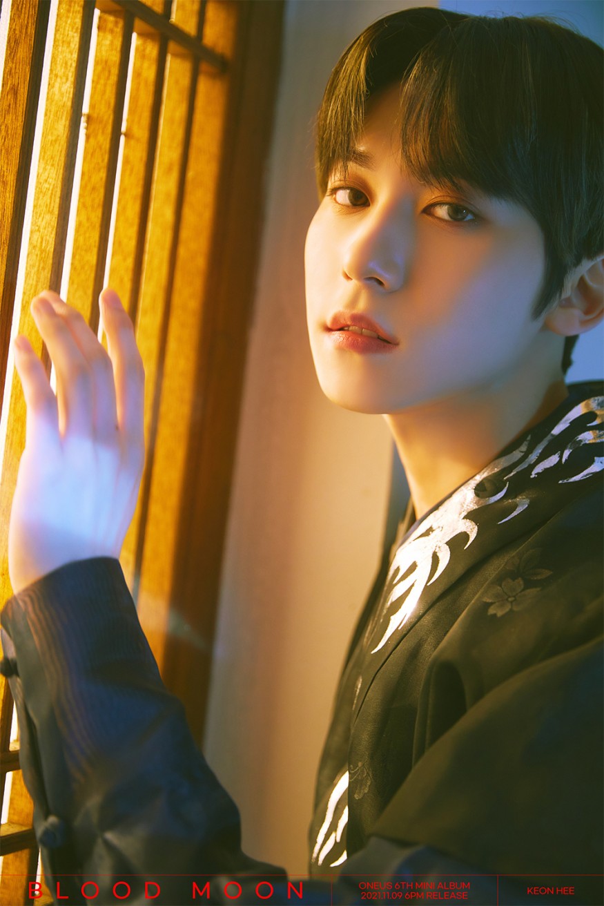 'Comeback' ONEUS releases MV teaser for new song '月下美人: LUNA'... Korean beauty