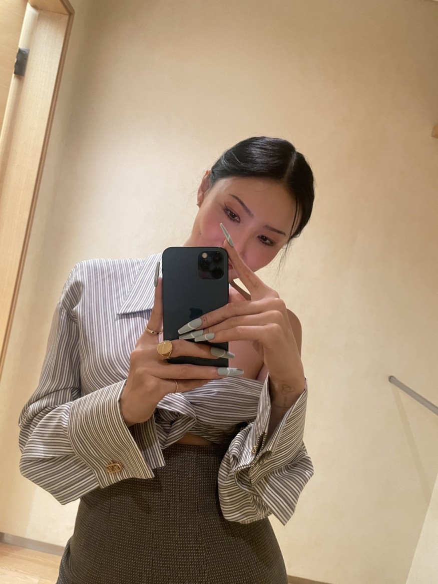 Hwa Sa releases new single 'Guilty Pleasure' visual film... 'Queen Hwa Sa' presence