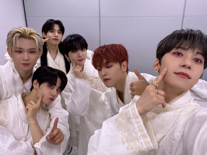 ONEUS unveils a surprise choreography video for '月下美人: LUNA'... 6 person 6 color styling