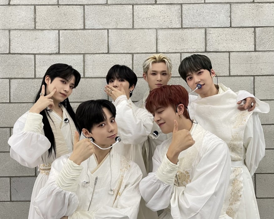 ONEUS unveils a surprise choreography video for '月下美人: LUNA'... 6 person 6 color styling