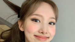 TWICE Nayeon, a lovely fairy in a snowy park.. 'Frozen' Elsa Advent ♥