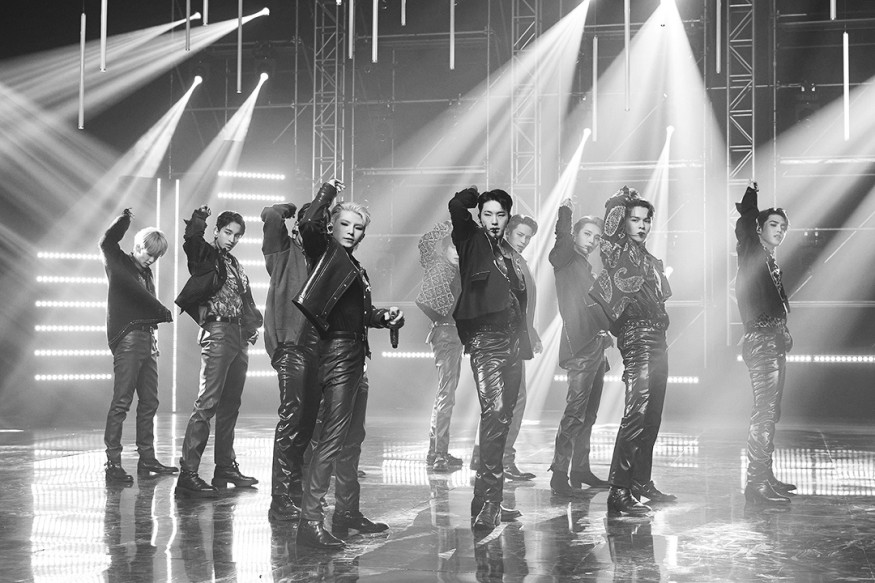 "Even if the world ends" Seventeen heats up the year-end 'Rock with you'