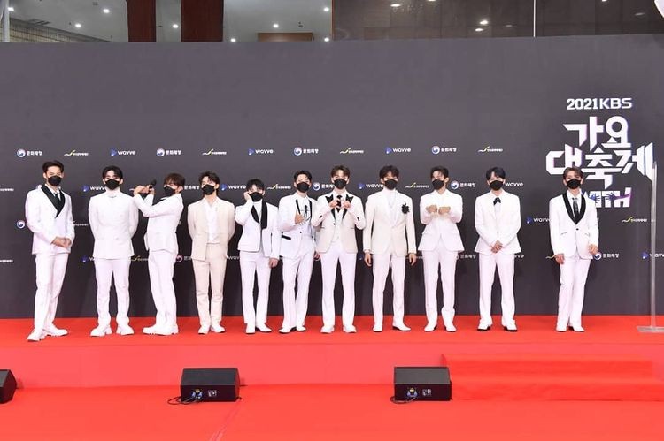 "Even if the world ends" Seventeen heats up the year-end 'Rock with you'