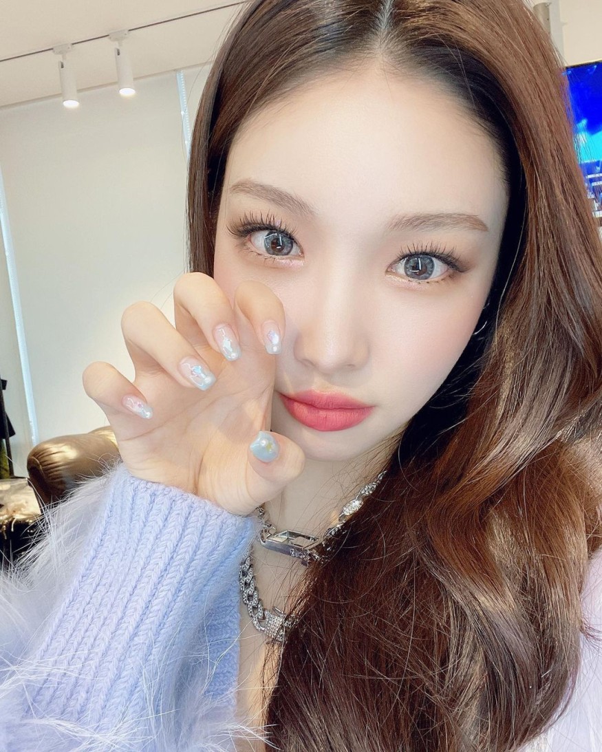Chungha, alluring eyes.. Gorgeous visuals