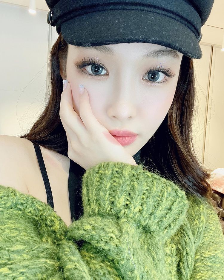 Chungha, alluring eyes.. Gorgeous visuals