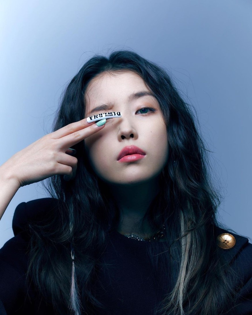 IU, the grand prize in the music category "I feel like I closed my 20s... With a new look in my 30s"