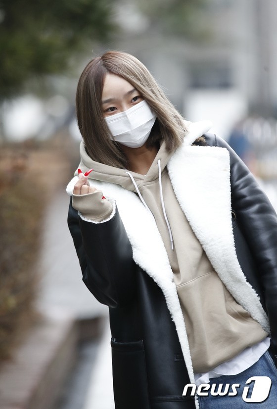 'Raw' Hyolyn, natural beauty