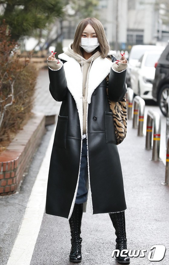 'Raw' Hyolyn, natural beauty